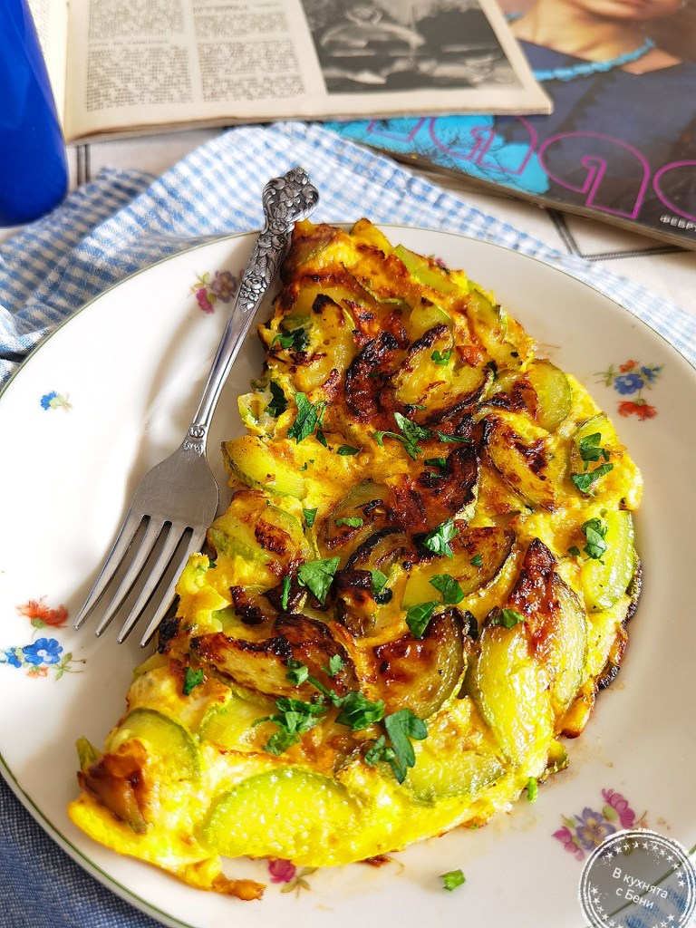 Омлет с тиквички ретро от https://inthebeniskitchen.com/