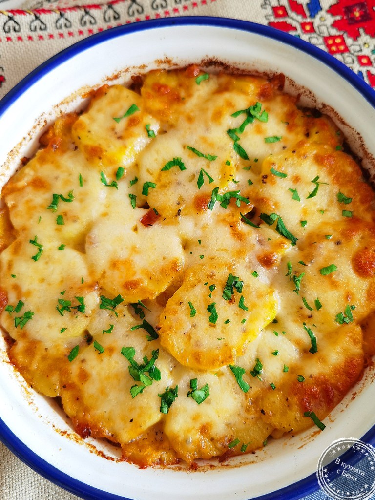 Картофи с кисело зеле на фурна от https://inthebeniskitchen.com/