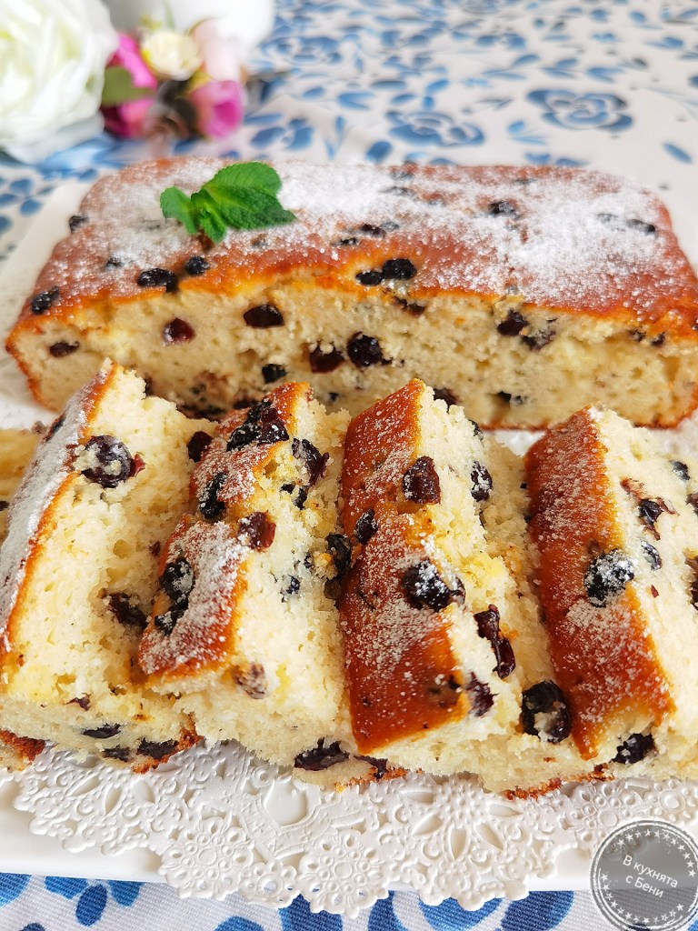 Сладкиш с извара и сушени плодове касис от https://inthebeniskitchen.com/