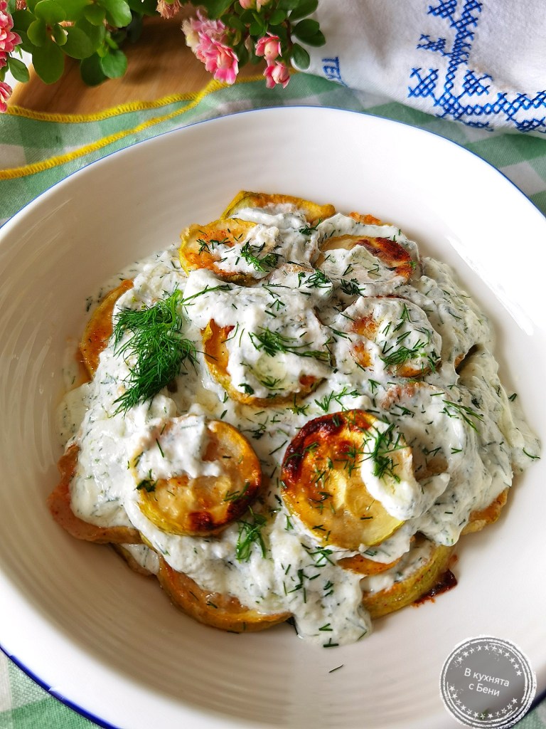 Тиквички с млечен сос печени от https://inthebeniskitchen.com/