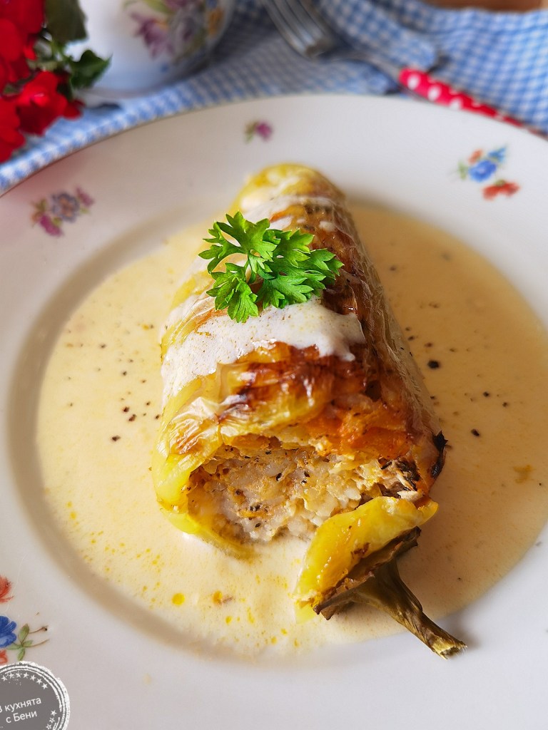 Пълнени чушки с ориз и яйца безмесни от https://inthebeniskitchen.com/