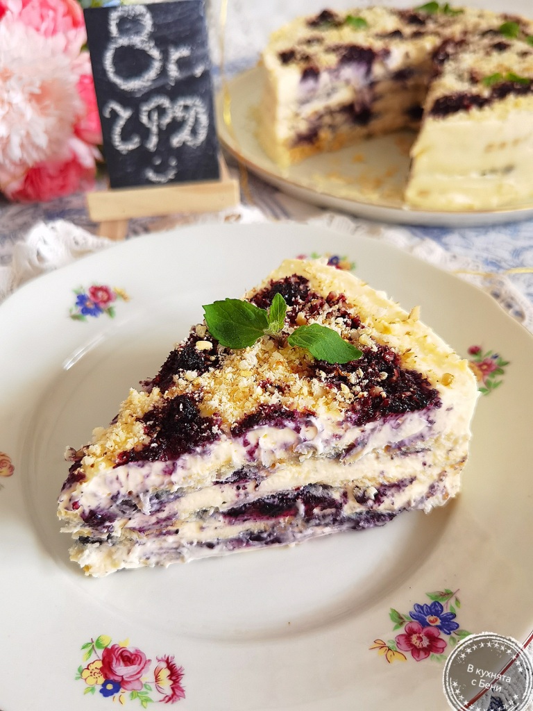 Бисквитена торта с маскарпоне и боровинки от https://inthebeniskitchen.com/