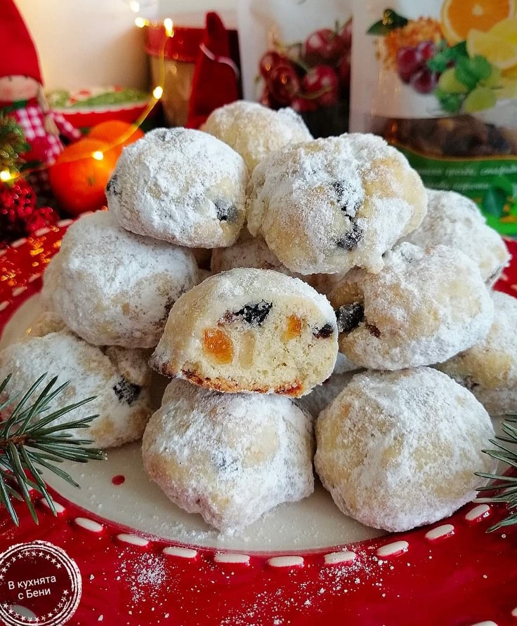 Коледни сладки щолени меденки от https://inthebeniskitchen.com/