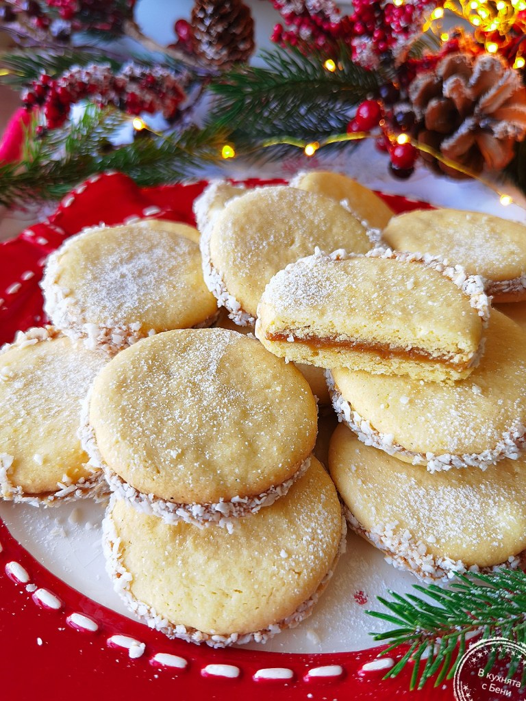 Коледни сладки бисквити Алфахорес от https://inthebeniskitchen.com/