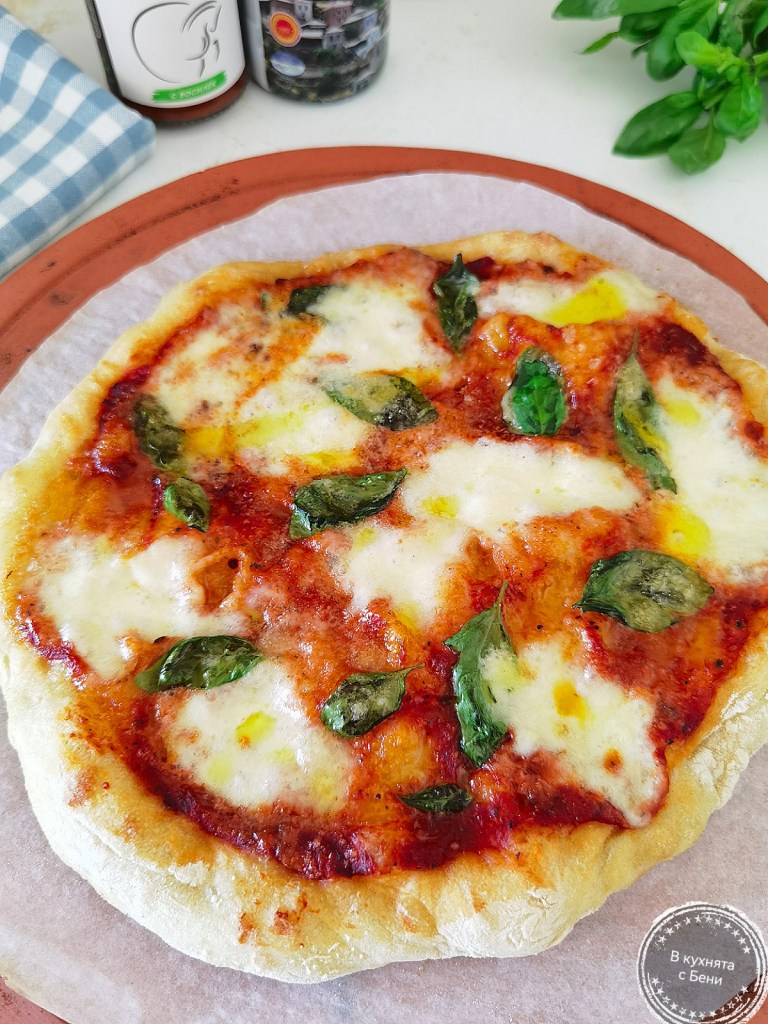 Пица Маргарита от https://inthebeniskitchen.com/