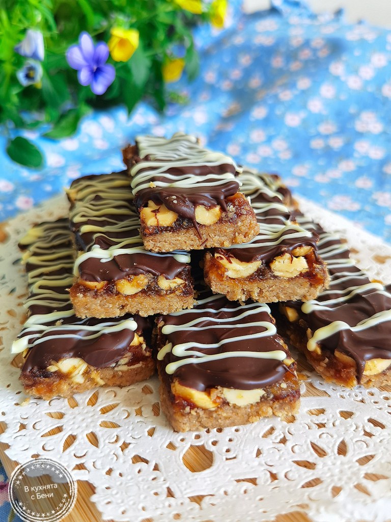 Здравословен сникърс от https://inthebeniskitchen.com/