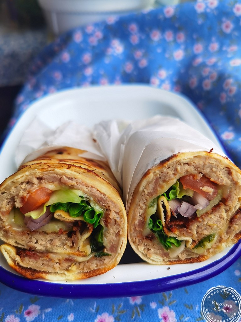 Сандвич завит топъл с кайма от https://inthebeniskitchen.com/