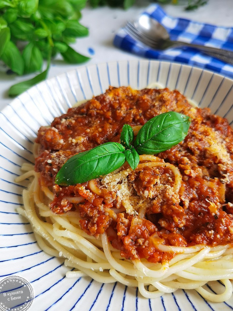 Спагети Болонезе от https://inthebeniskitchen.com/