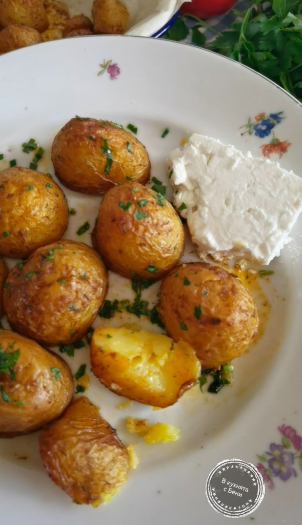 Печени картофи от https://inthebeniskitchen.com/