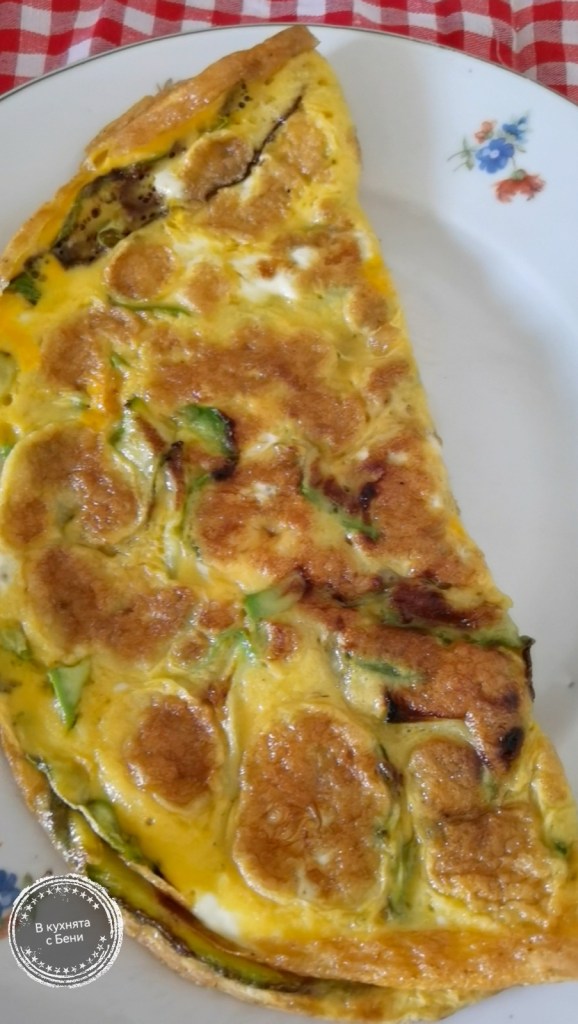 Омлет с тиквичка от https://inthebeniskitchen.com/