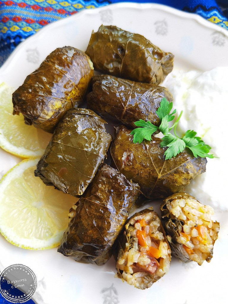 Лозови сарми със сушени манатарки от https://inthebeniskitchen.com/