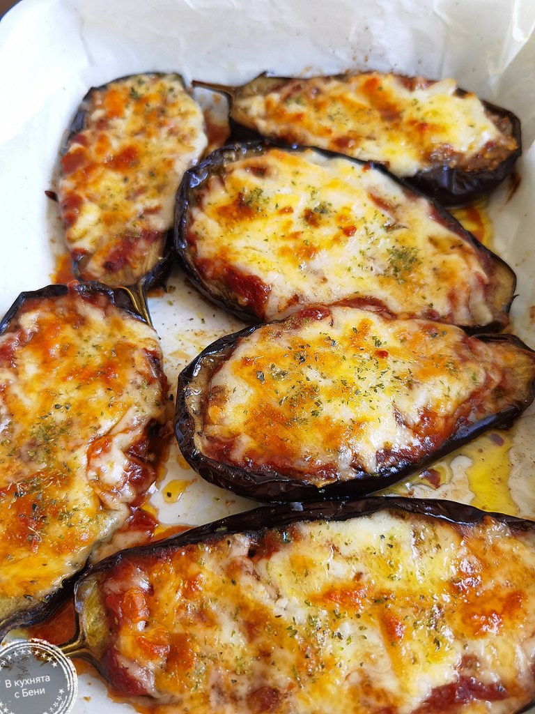Пълнени патладжани с доматен сос от https://inthebeniskitchen.com/