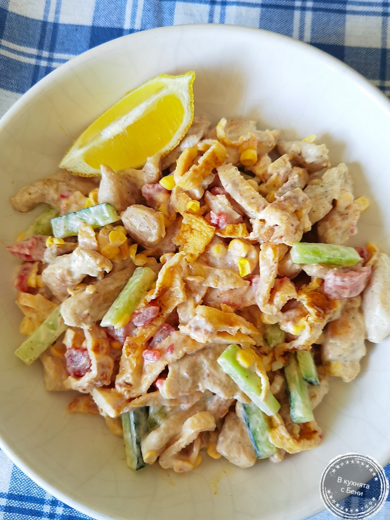 Салата с пилешко от https://inthebeniskitchen.com/