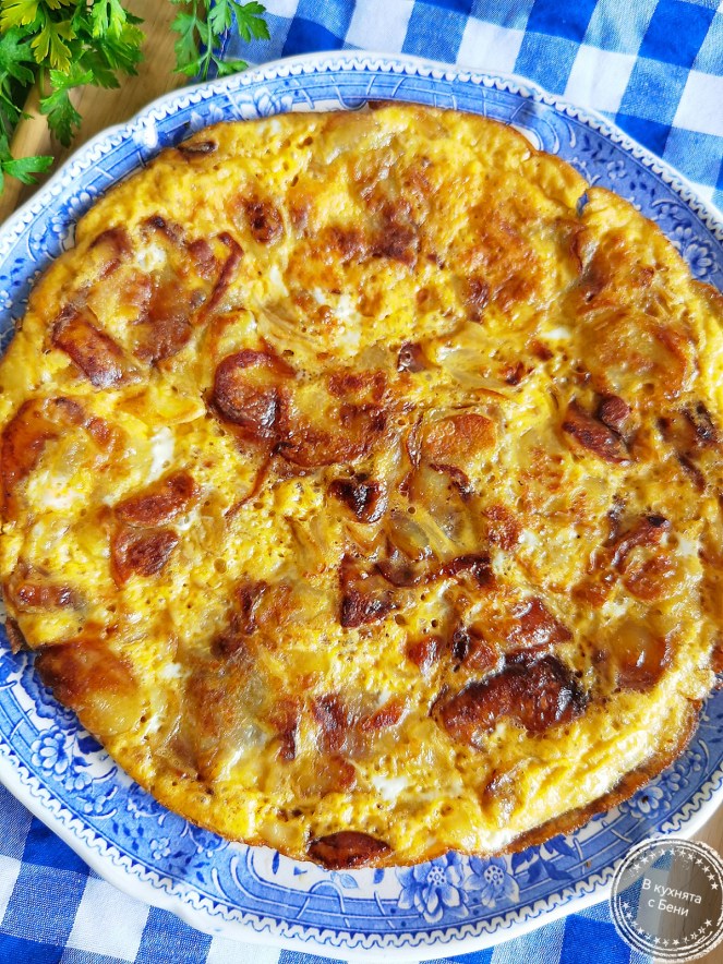 Тортия с картофи испанска от https://inthebeniskitchen.com/