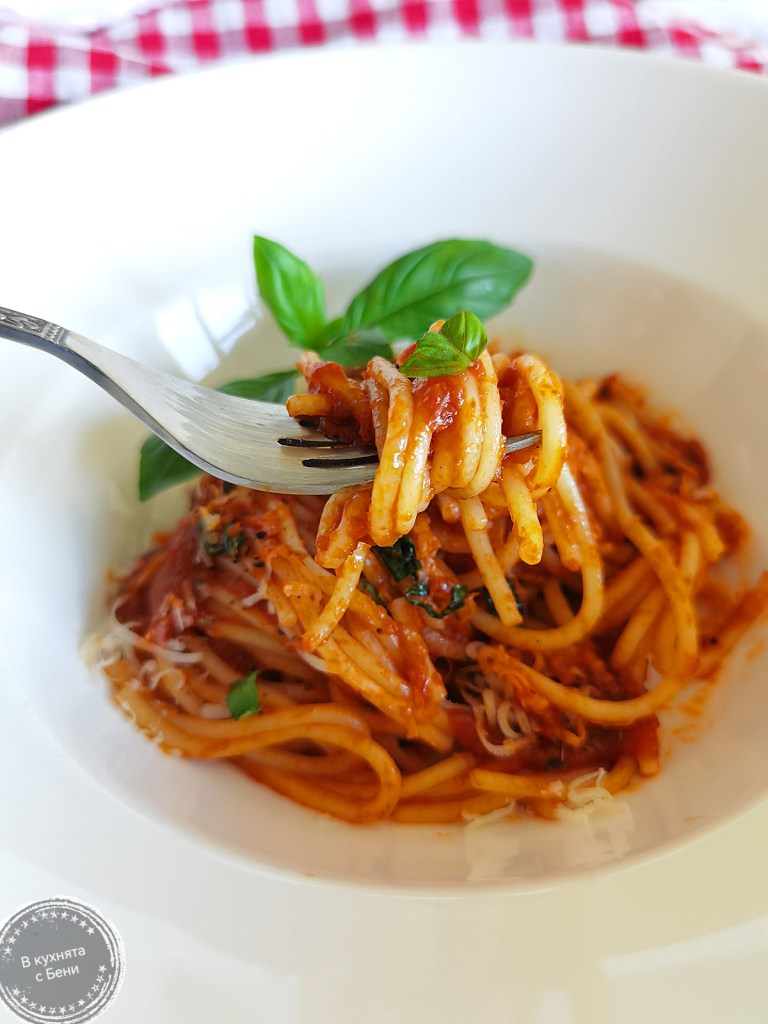 Спагети арабиата италиански от https://inthebeniskitchen.com/