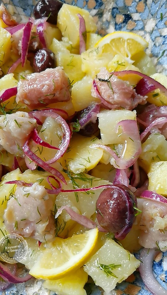 Картофена салата с риба паламуд от https://inthebeniskitchen.com/